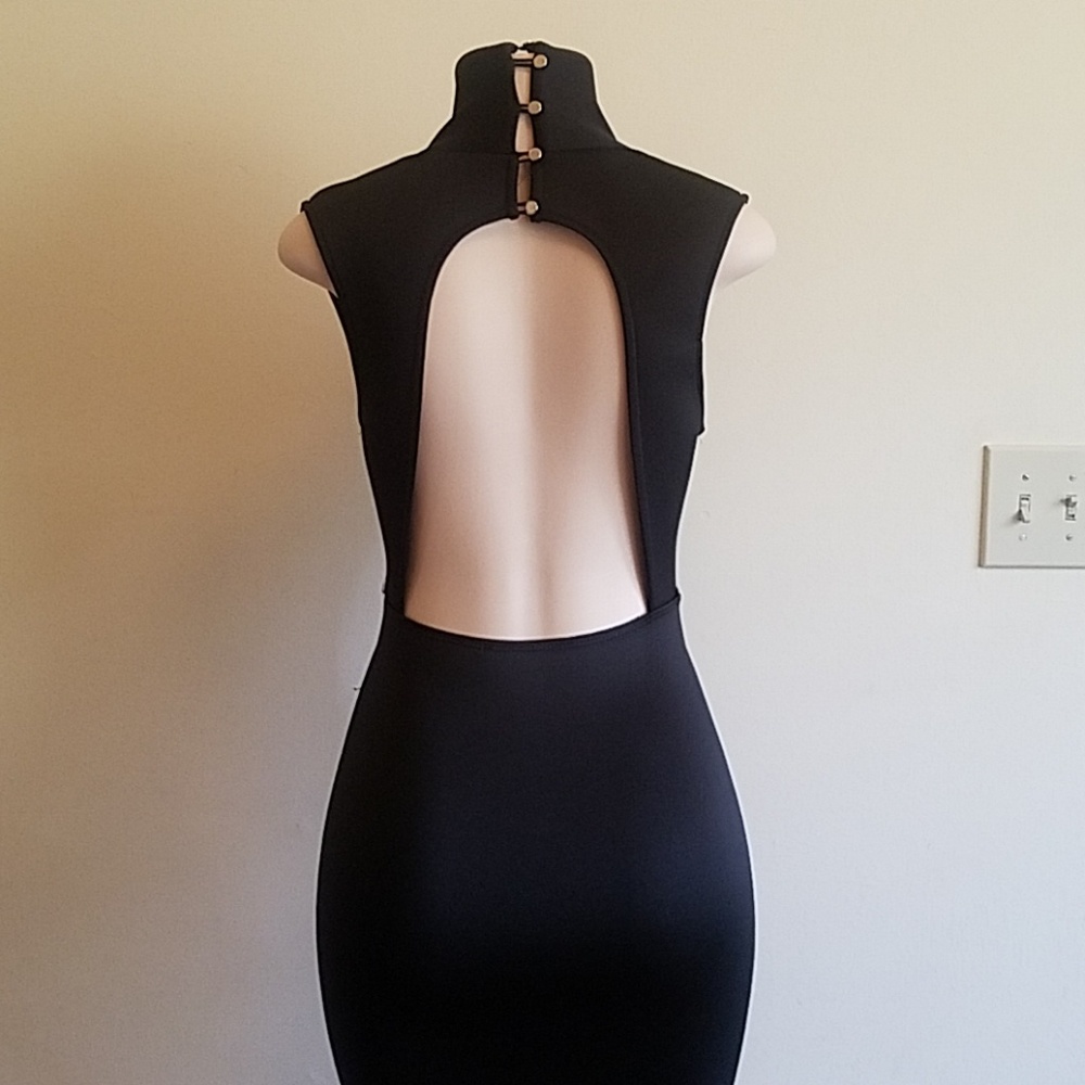 (LAST ONE)Solid deep V neck high collar dress. - Picture 7 of 8